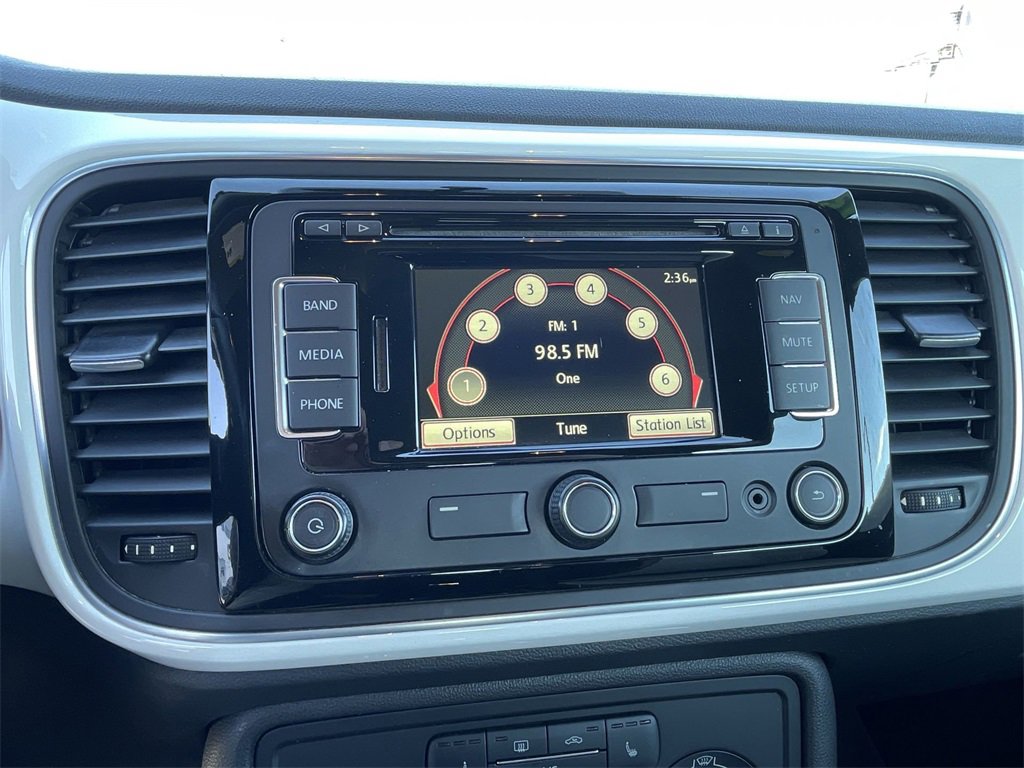 Used 2015 Volkswagen Beetle 1.8T image 10