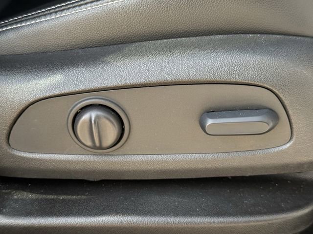 Used 2024 GMC Terrain SLT image 32