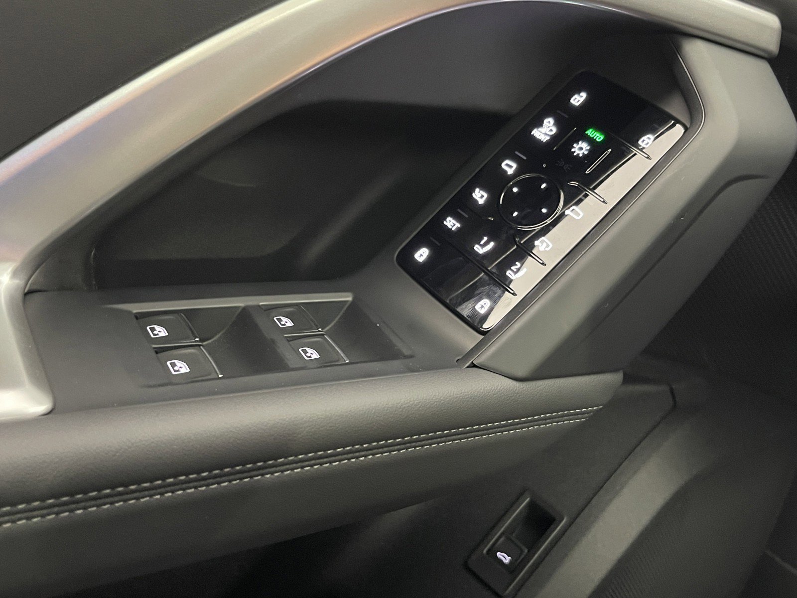 New 2025 Audi Q5 Premium Plus image 24