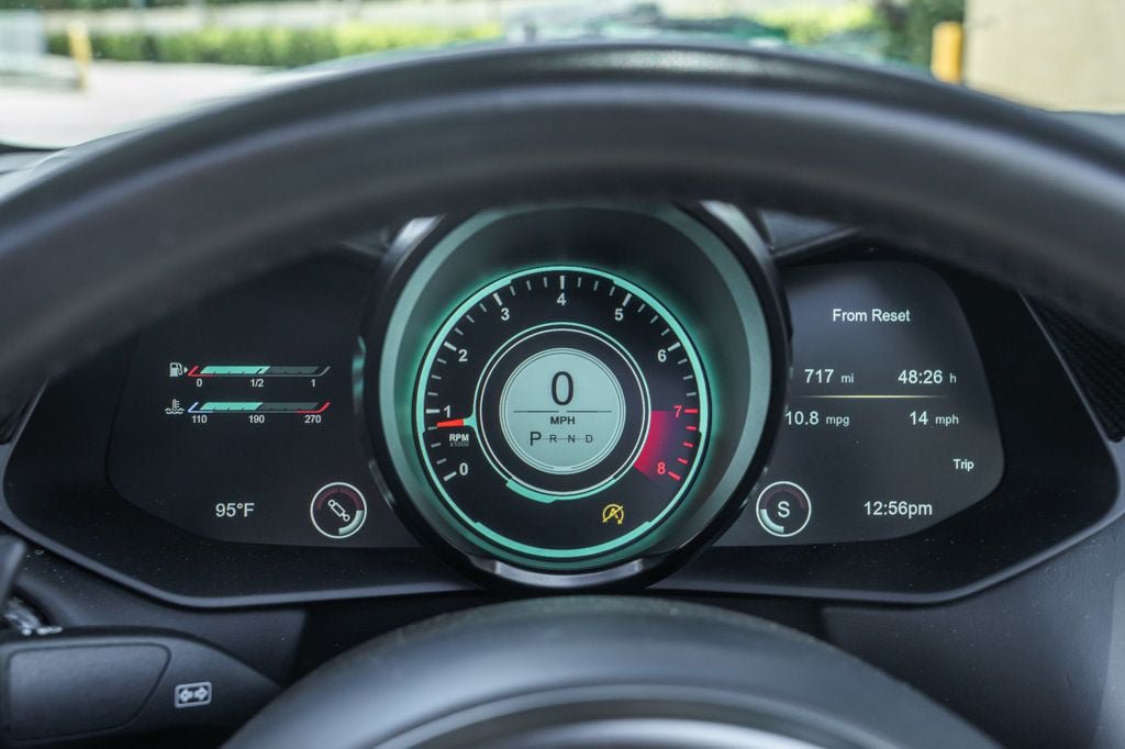 Used 2022 Aston Martin V8 Vantage Roadster RWD image 17
