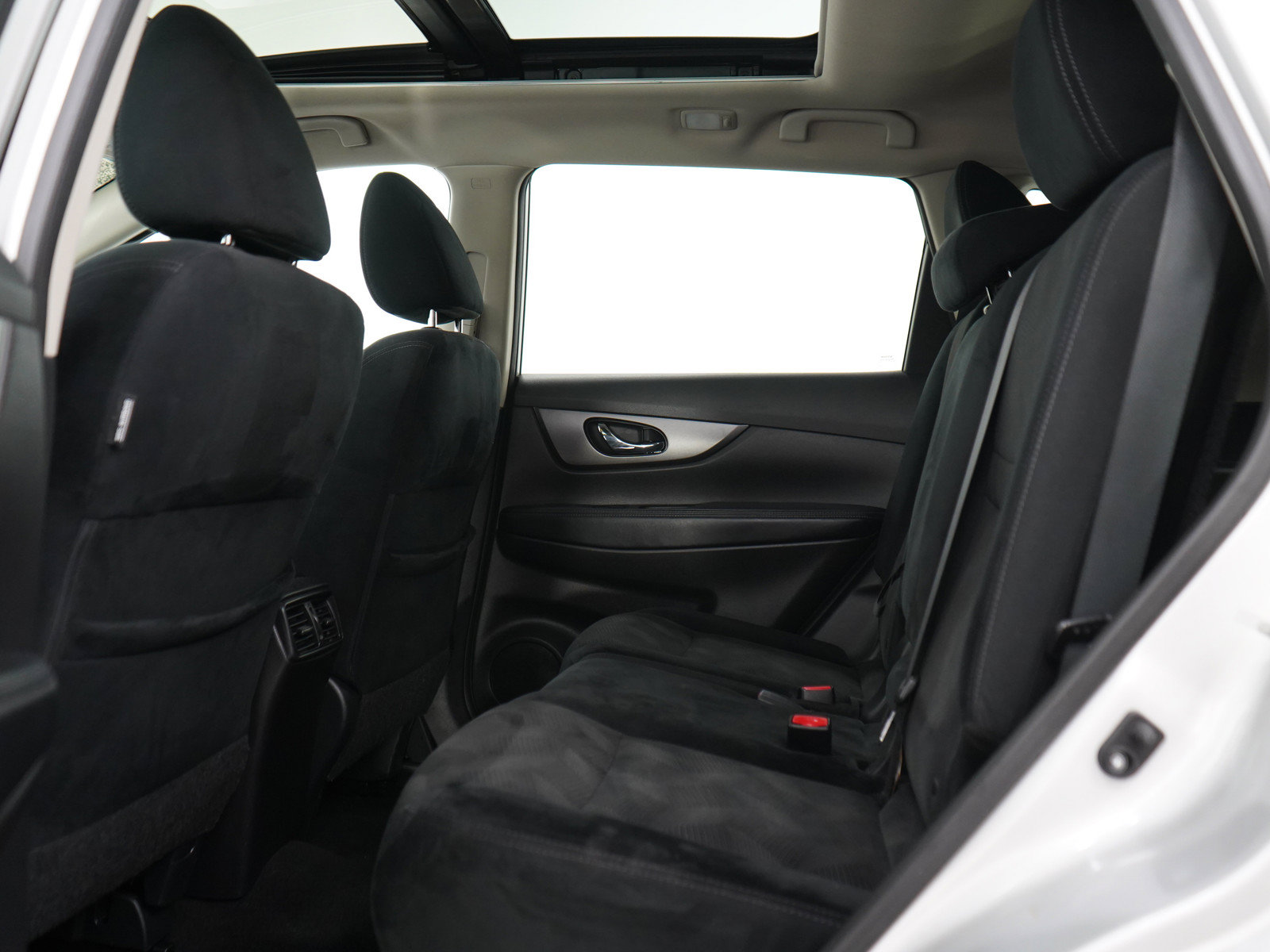 Used 2015 Nissan Rogue SV w/ SV Premium Package AWD/4WD image 17