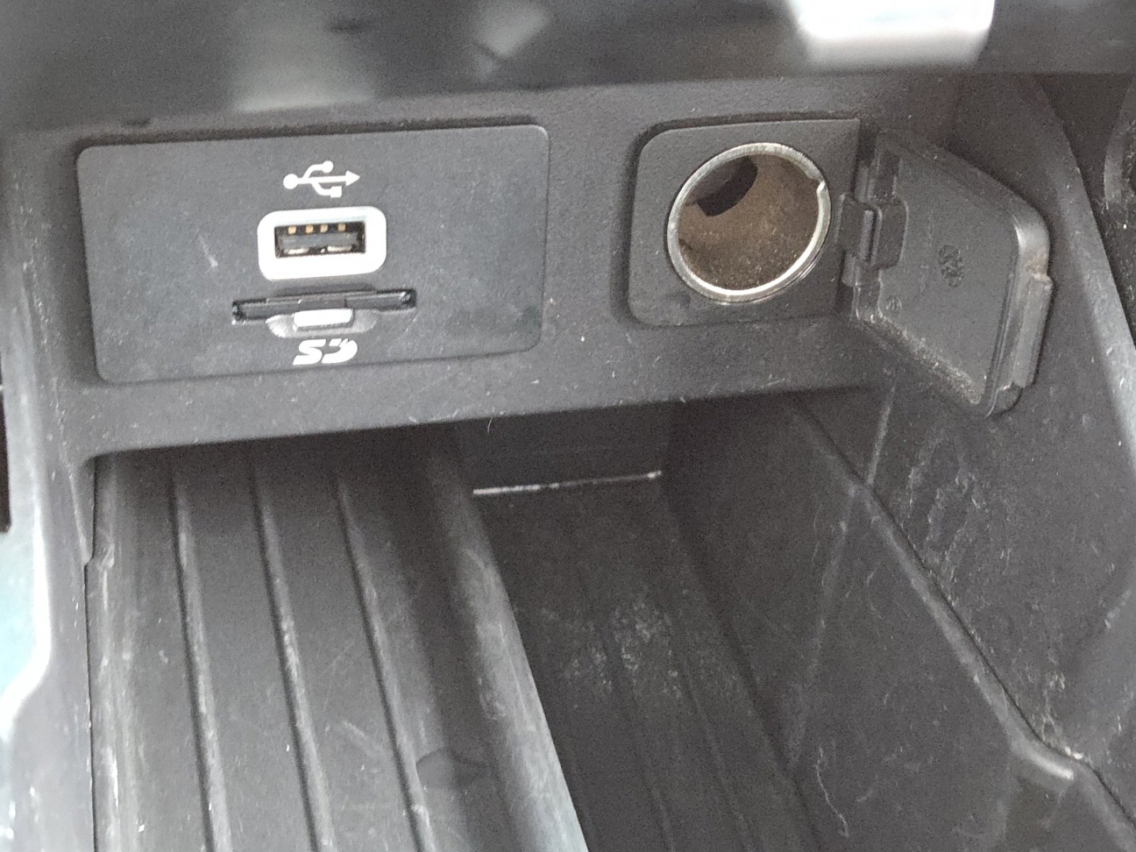 Used 2016 Ford Explorer XLT w/ Equipment Group 202A image 31