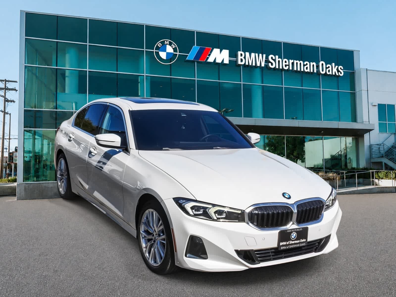 Used 2024 BMW 330i Sedan w/ Premium Package RWD image 3