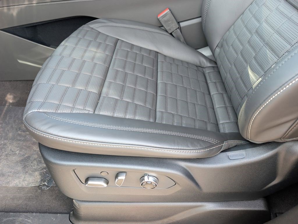 Certified 2026 Cadillac Escalade ESV Platinum Sport AWD/4WD image 9