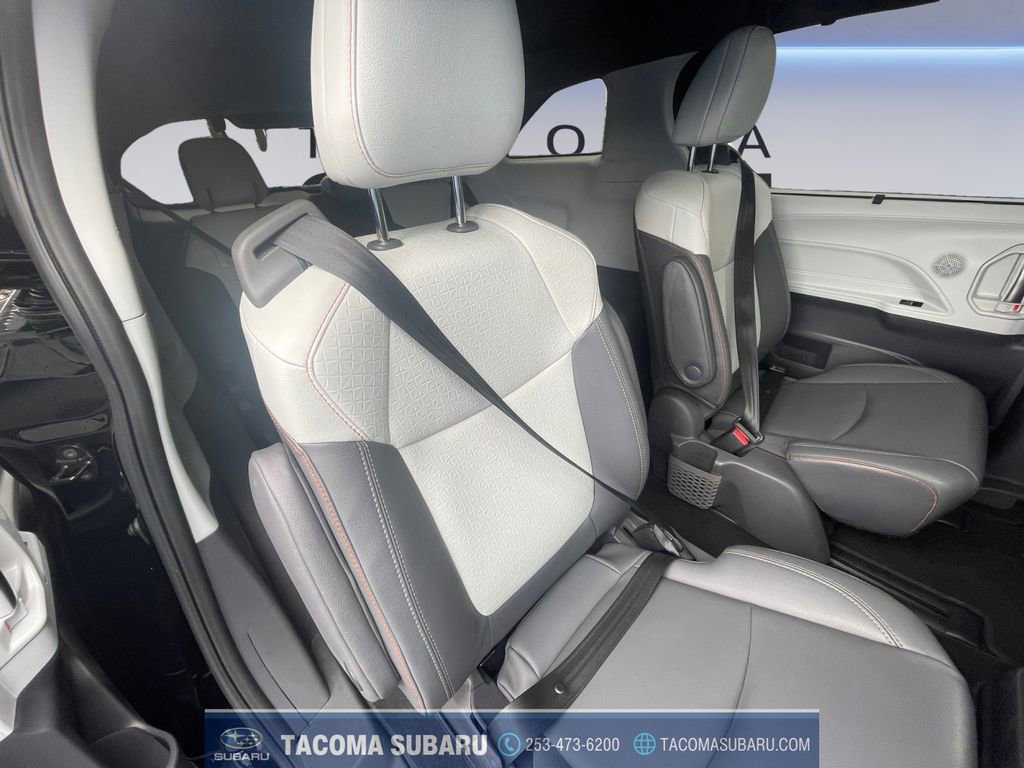 Used 2021 Toyota Sienna XSE image 18