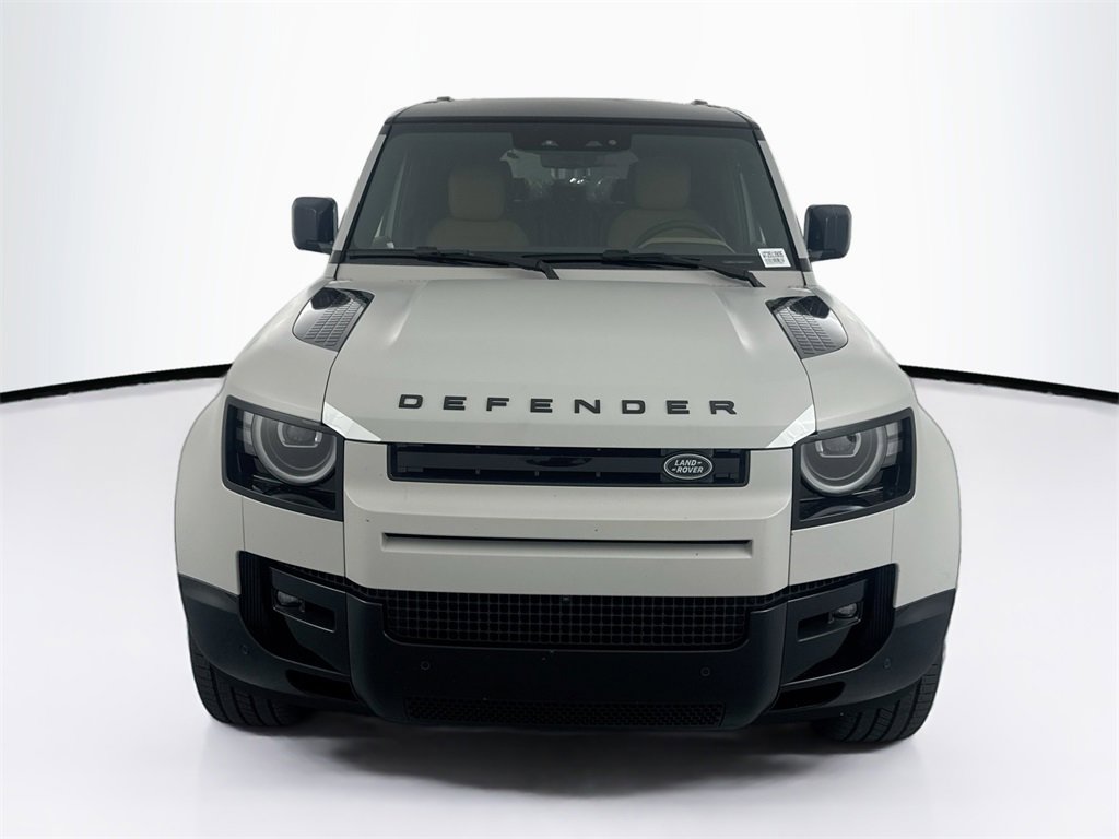 New 2026 Land Rover Defender 130 X-Dynamic SE image 2