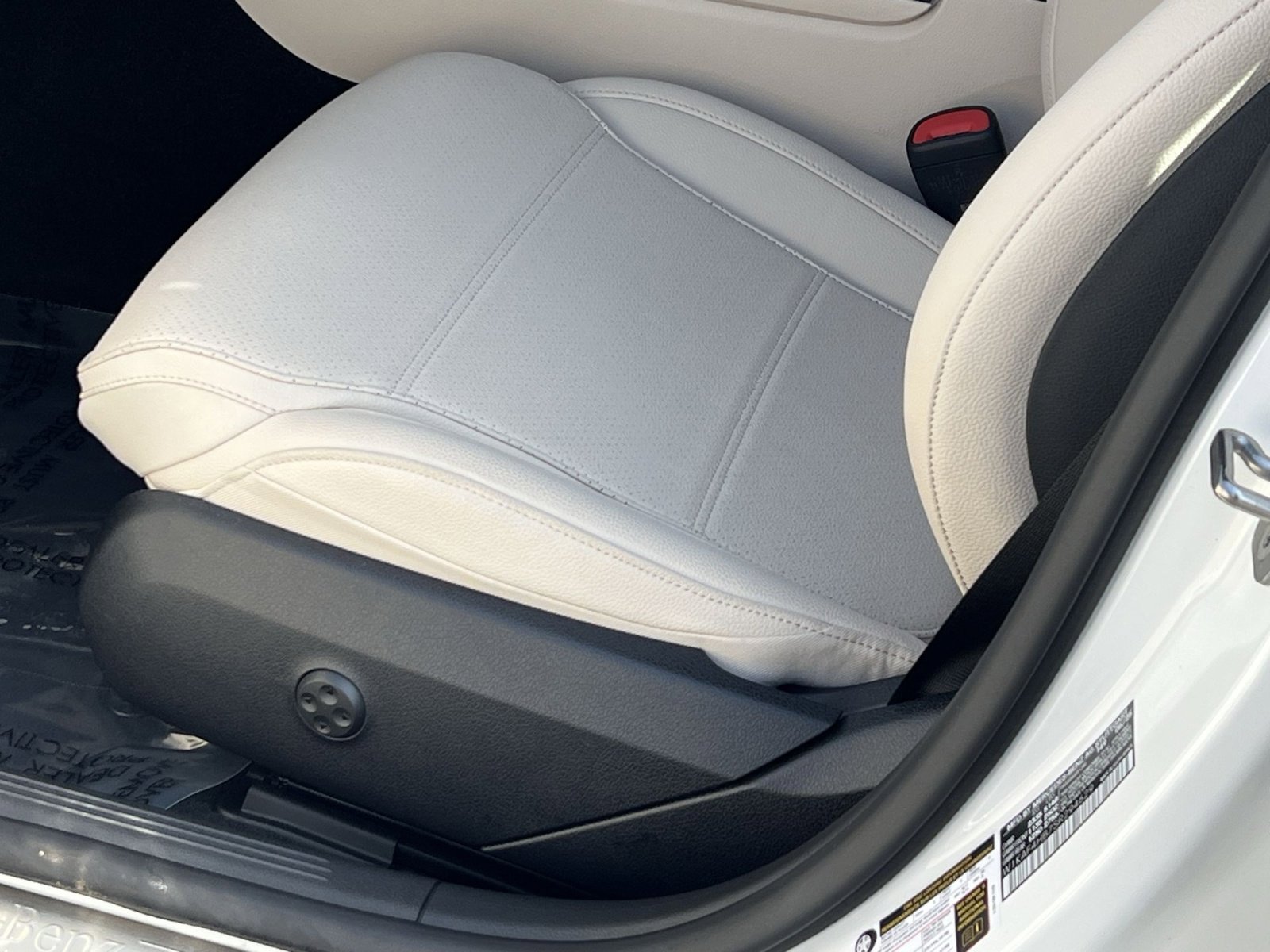 New 2025 Mercedes-Benz C 300 4MATIC Sedan image 12