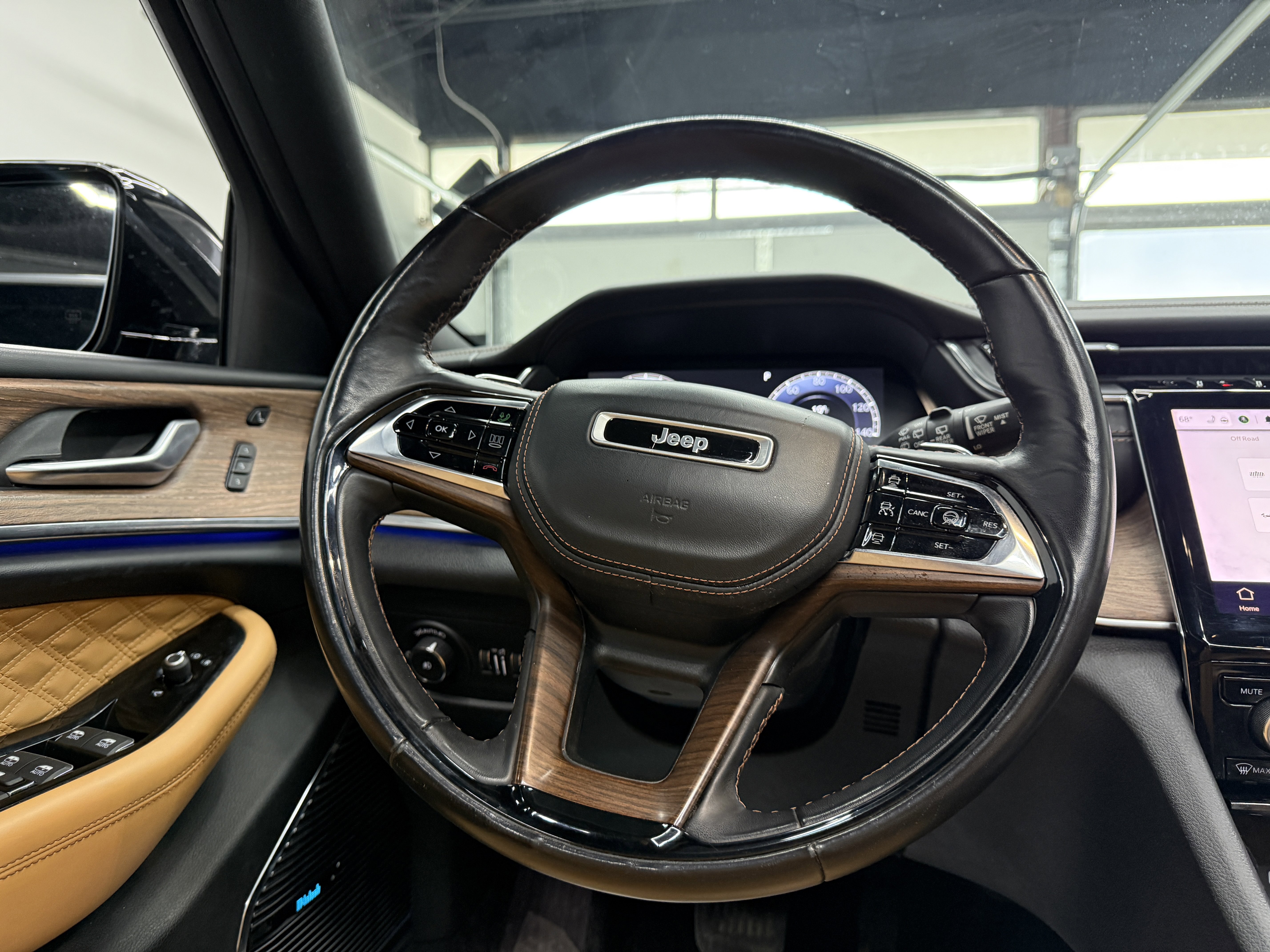 Used 2022 Jeep Grand Cherokee L Summit w/ Luxury Tech Group V image 16