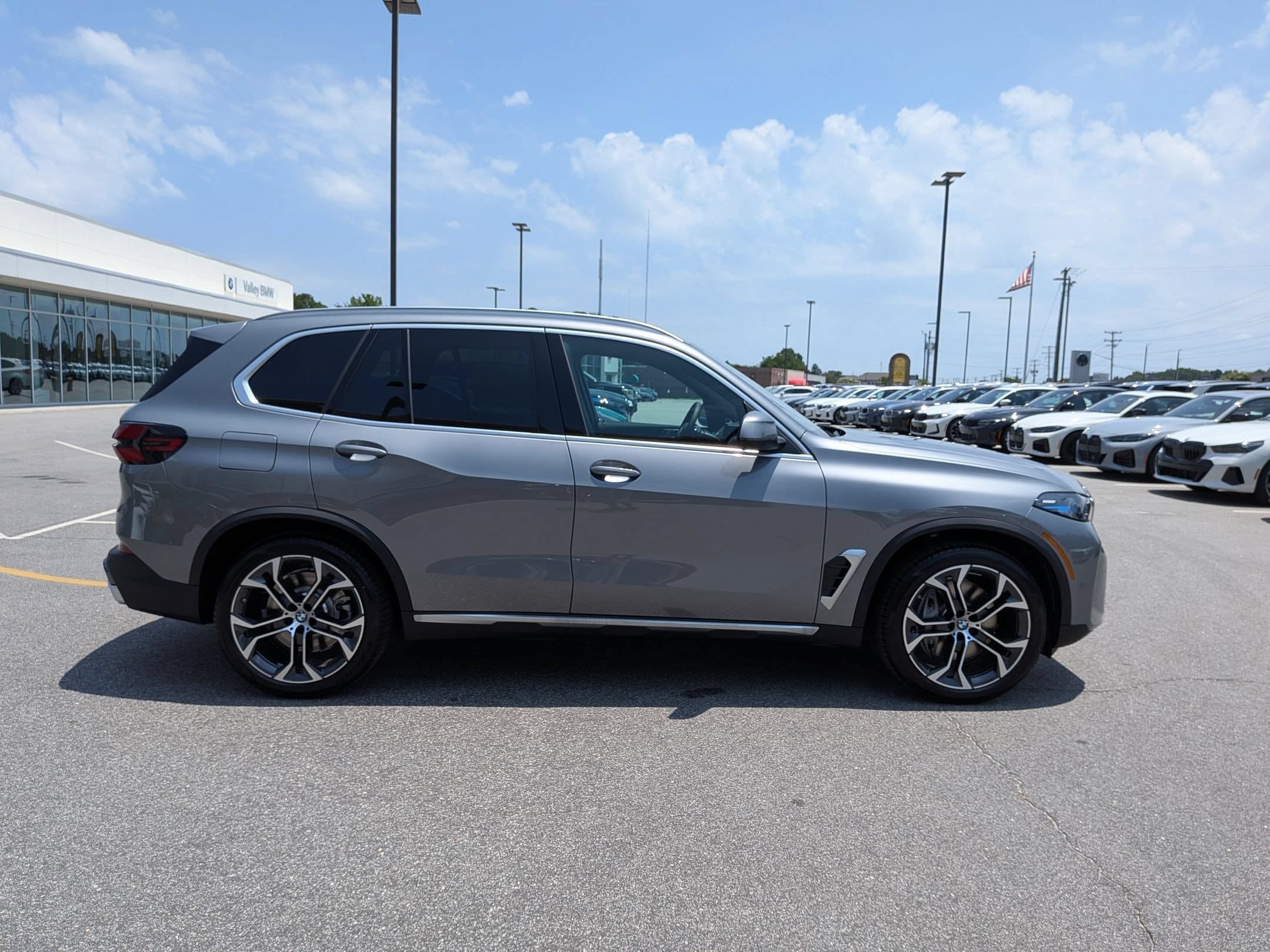 New 2026 BMW X5 xDrive50e AWD/4WD image 2