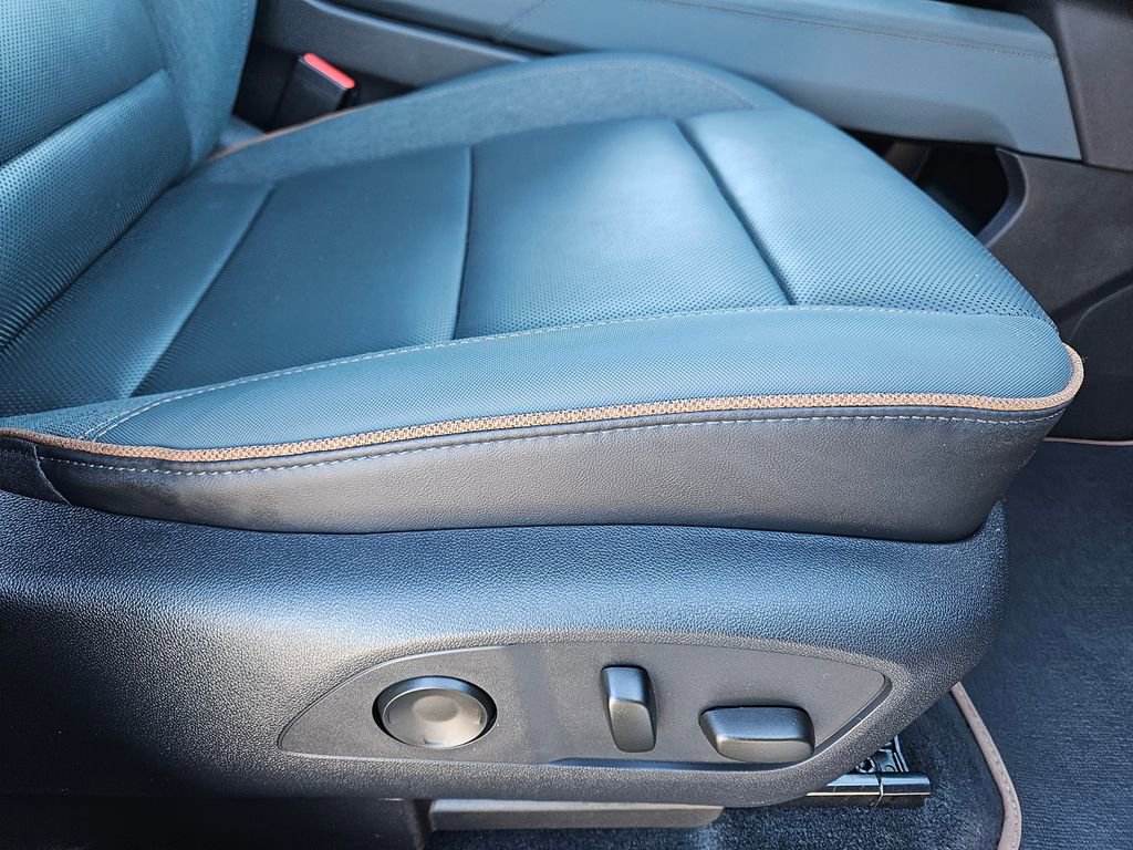 Used 2024 GMC Acadia AT4 w/ Super Cruise Package image 38