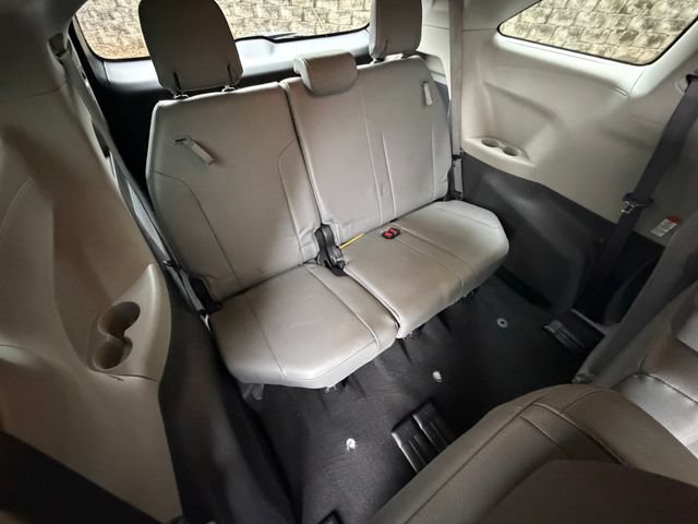 Used 2022 Toyota Sienna XLE FWD image 38