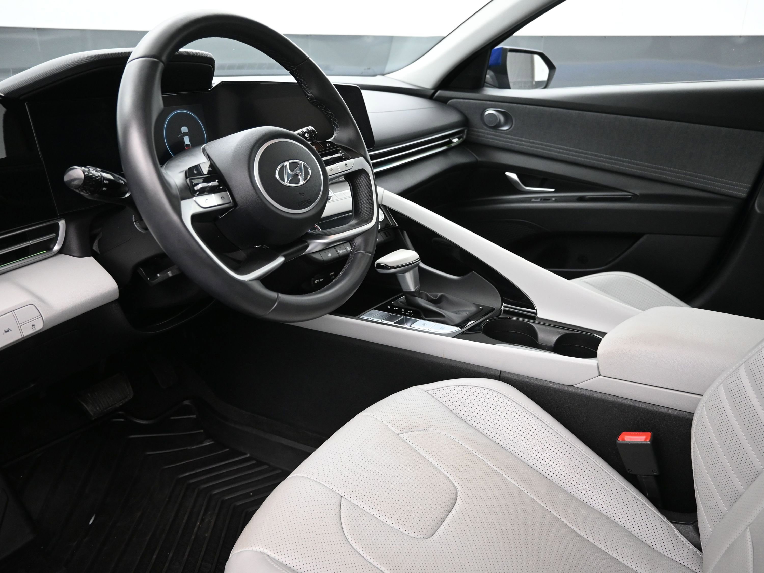 Used 2023 Hyundai Elantra Limited image 10