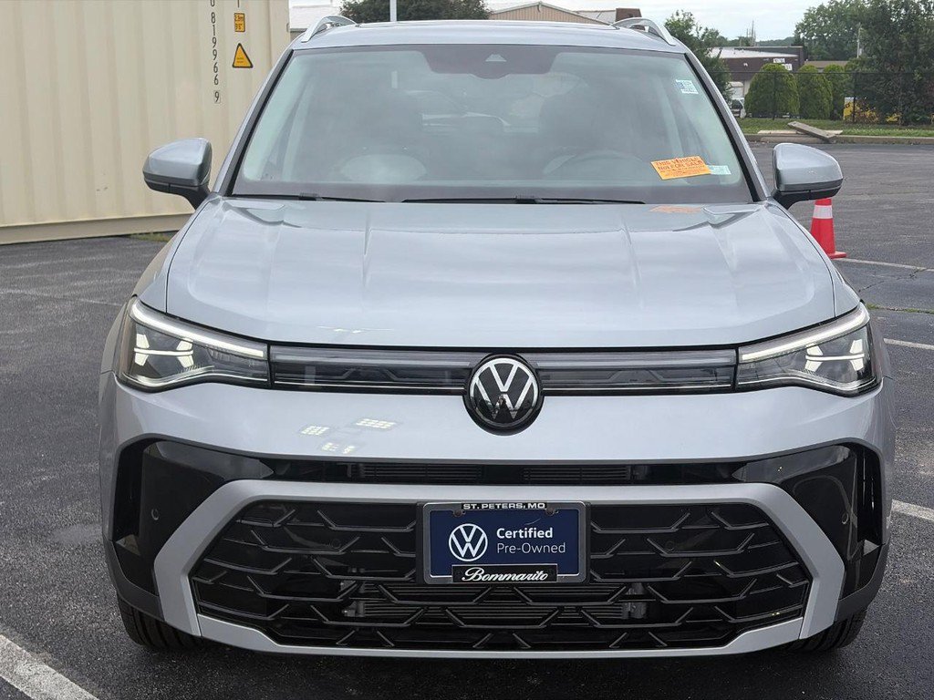 Certified 2025 Volkswagen Taos SEL AWD/4WD image 2