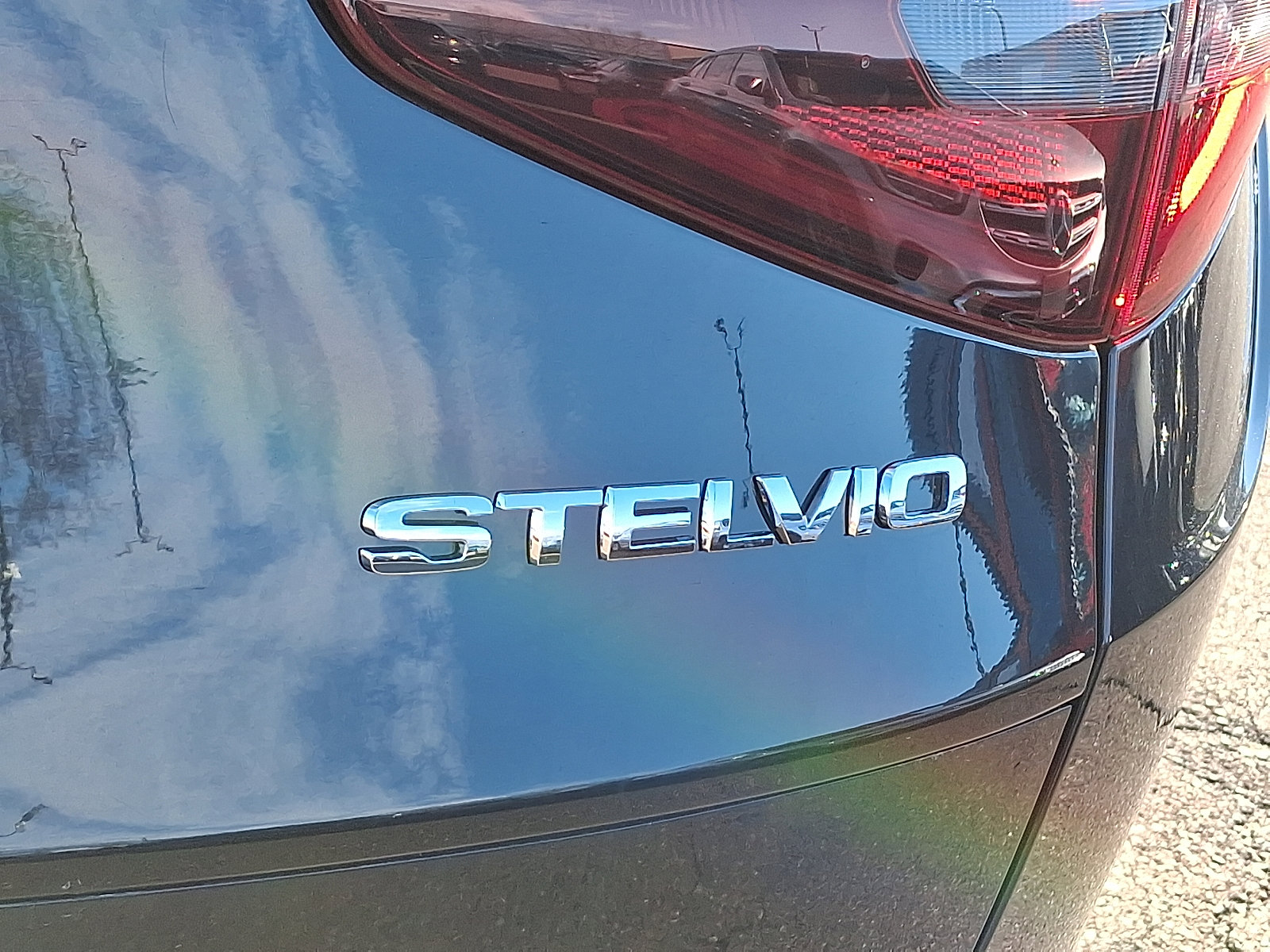 Used 2022 Alfa Romeo Stelvio Ti image 32