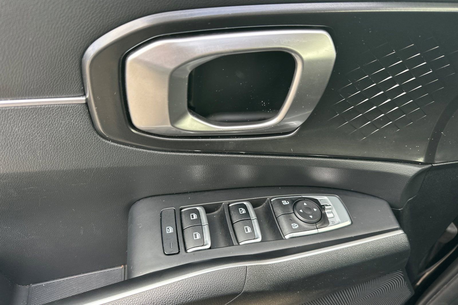 Used 2022 Kia Sorento LX image 12