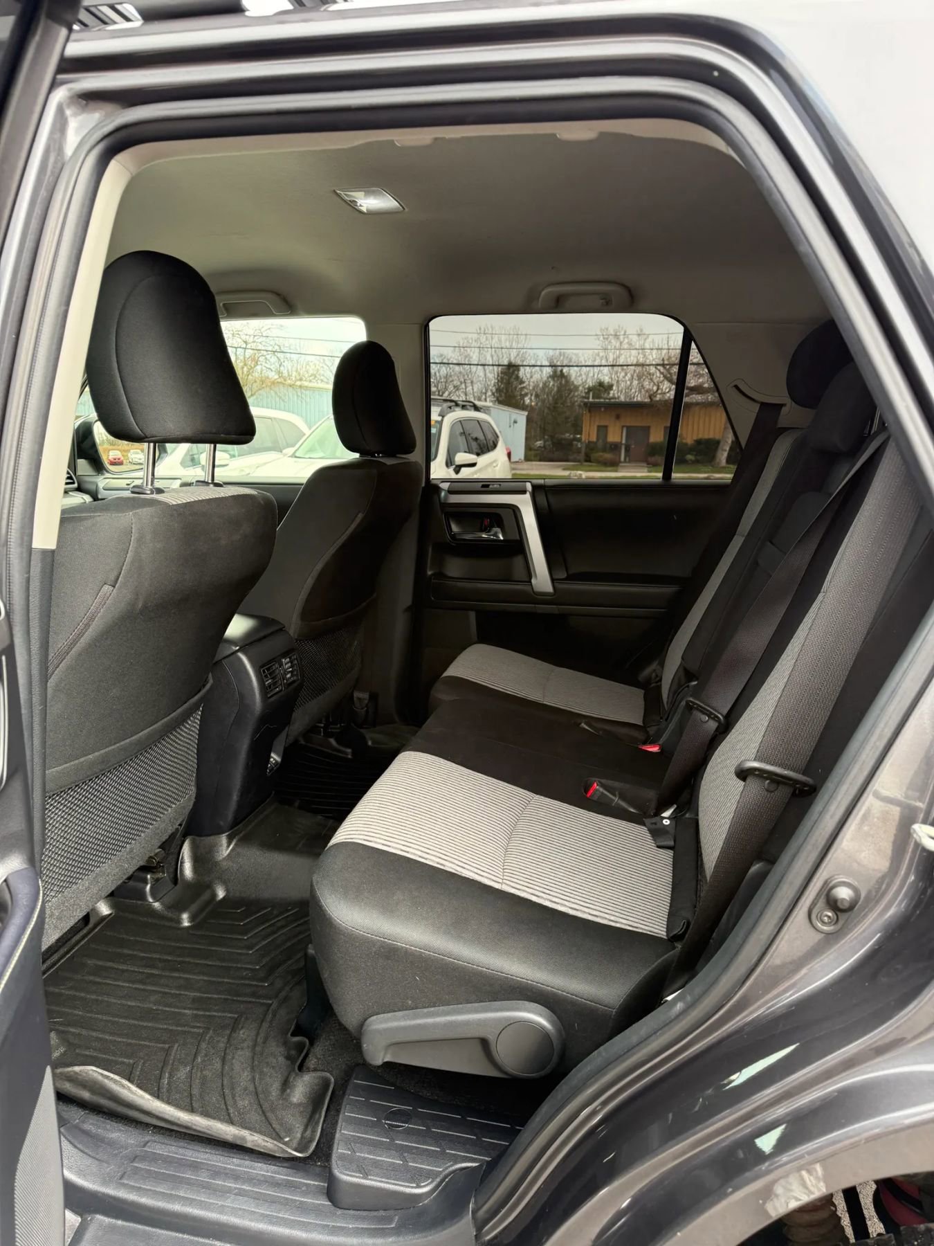 Used 2022 Toyota 4Runner SR5 AWD/4WD image 27