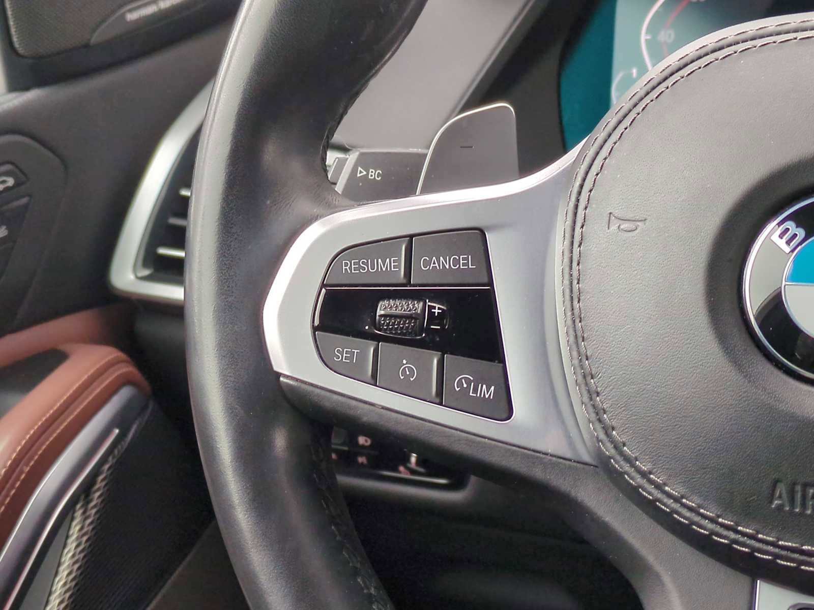 Used 2021 BMW X6 xDrive40i w/ M Sport Package image 25