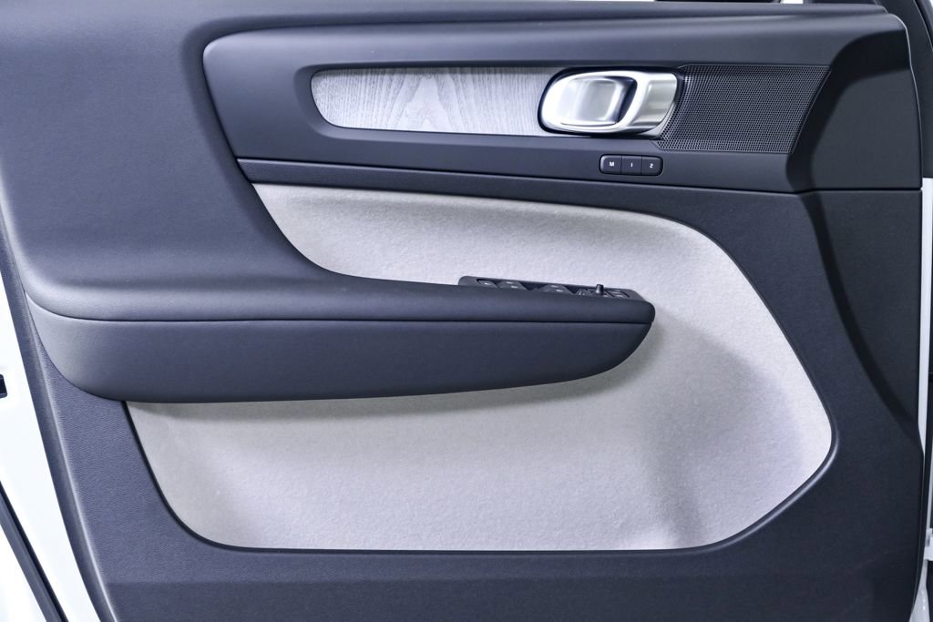 New 2026 Volvo XC40 B5 Plus w/ Protection Package Premier image 6