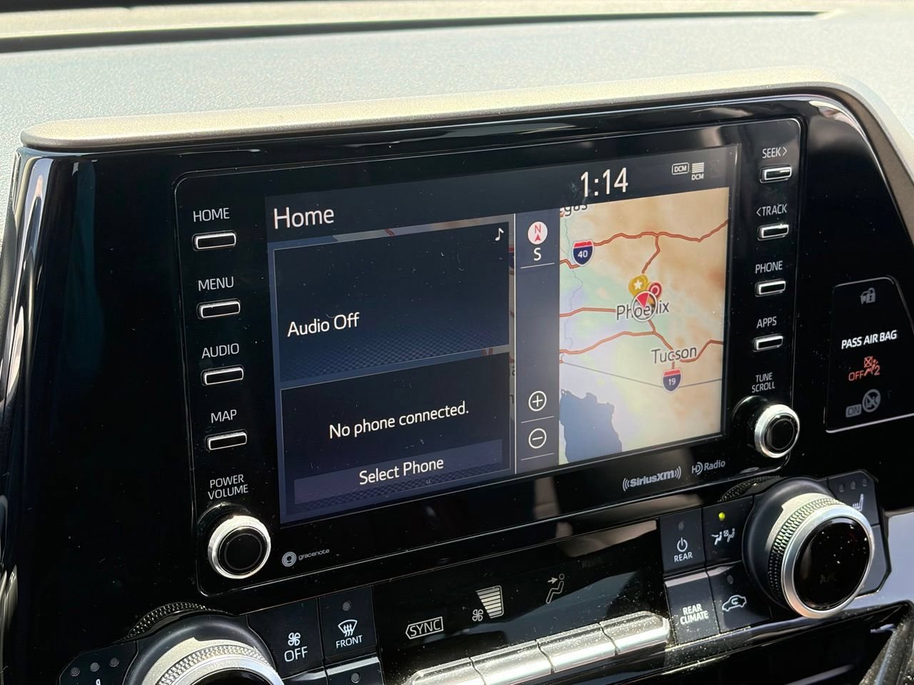 Used 2020 Toyota Highlander XLE FWD image 11