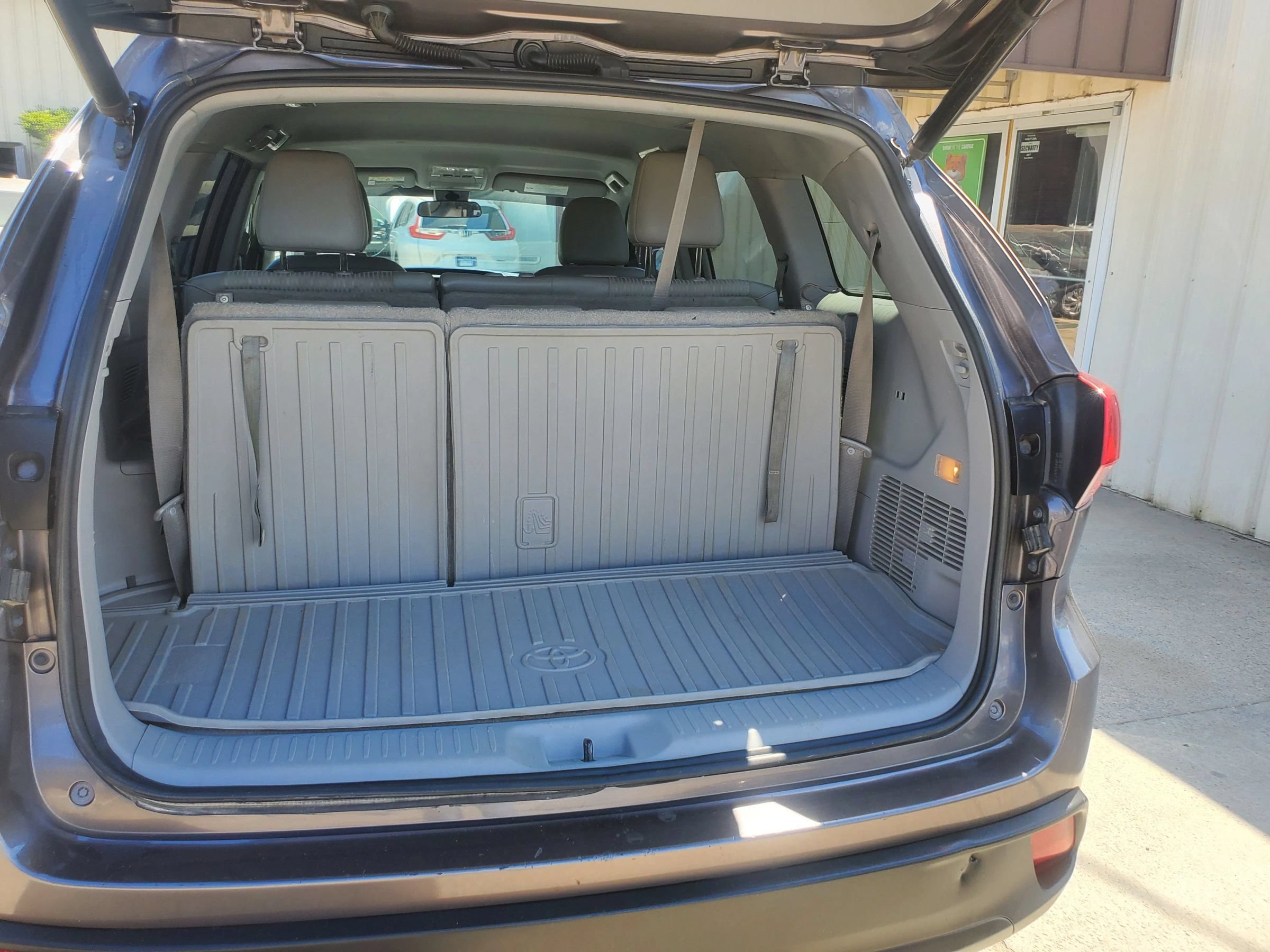 Used 2019 Toyota Highlander Plus FWD image 59