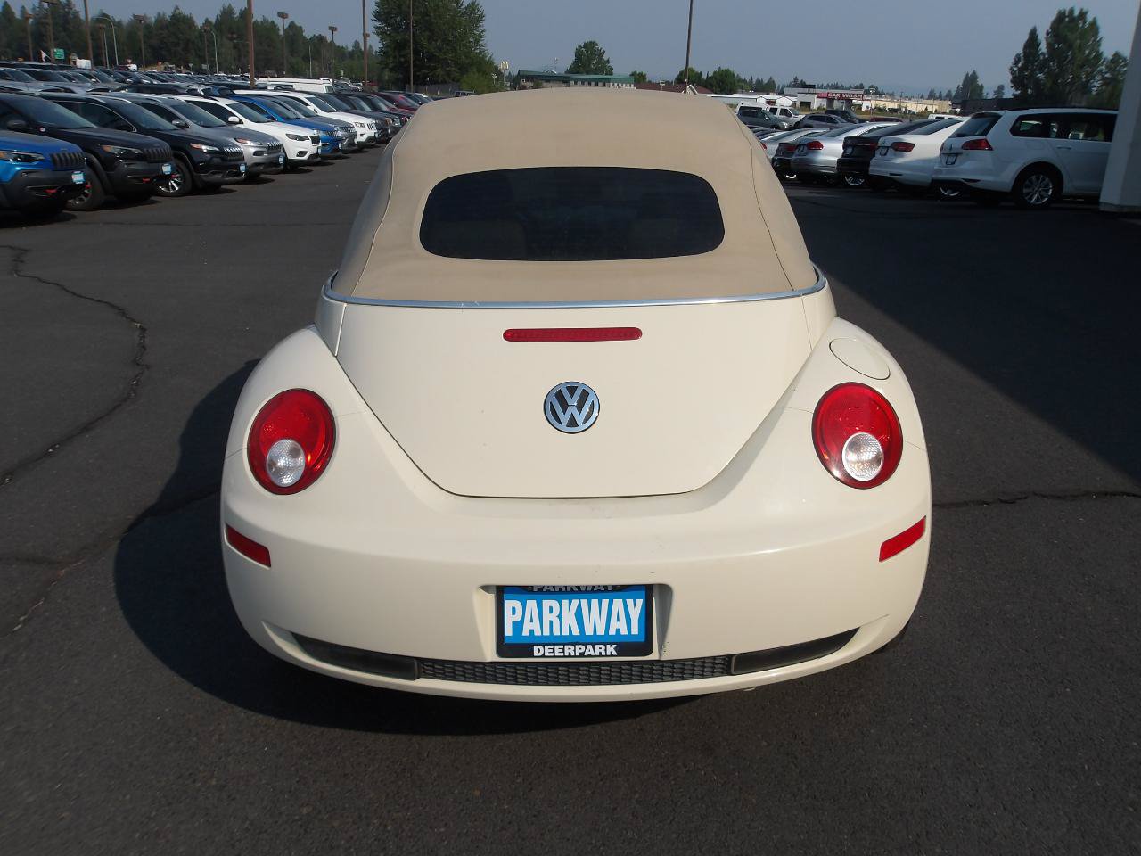 Used 2008 Volkswagen Beetle SE FWD image 4