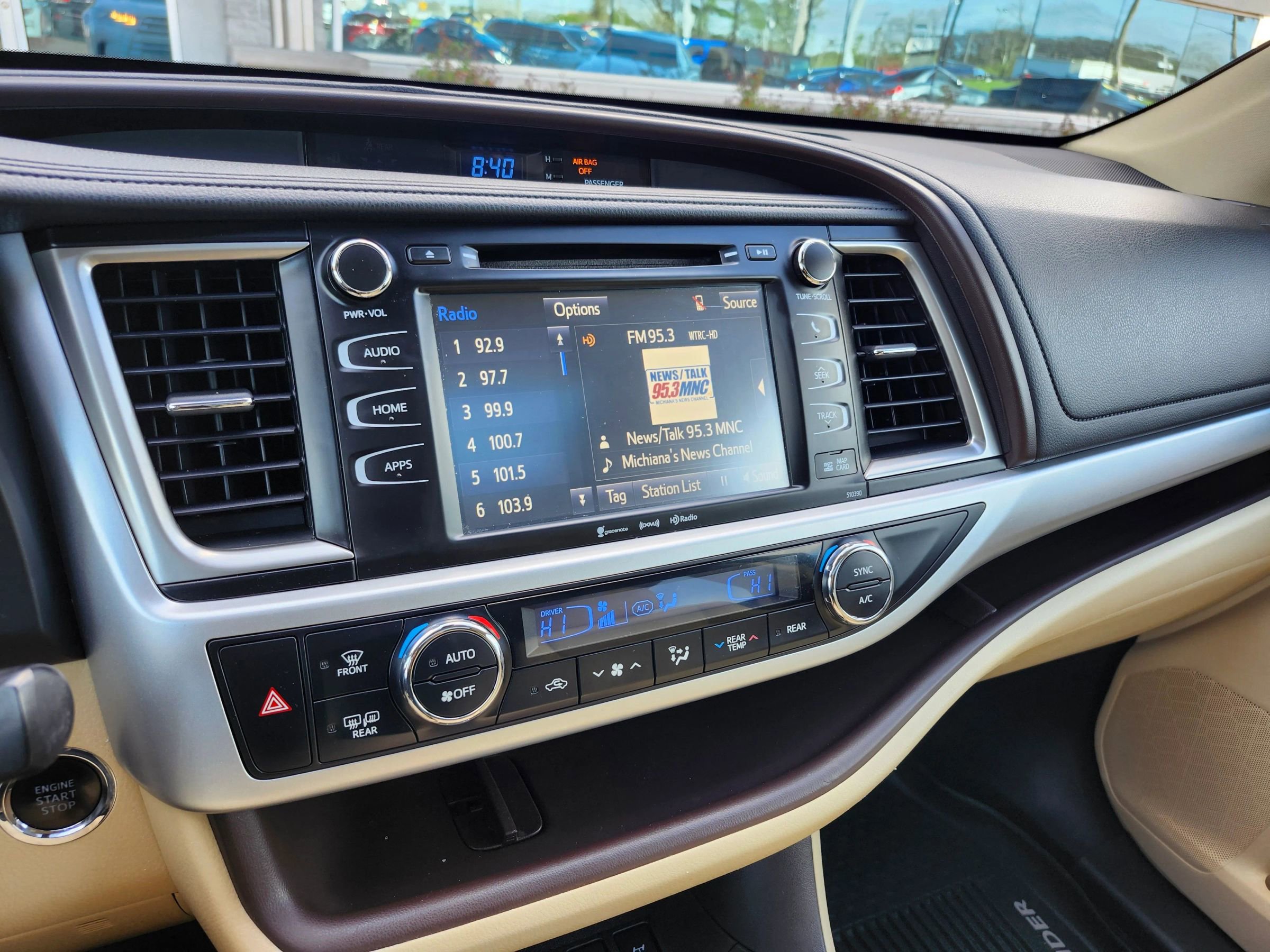 Used 2019 Toyota Highlander XLE AWD/4WD image 19
