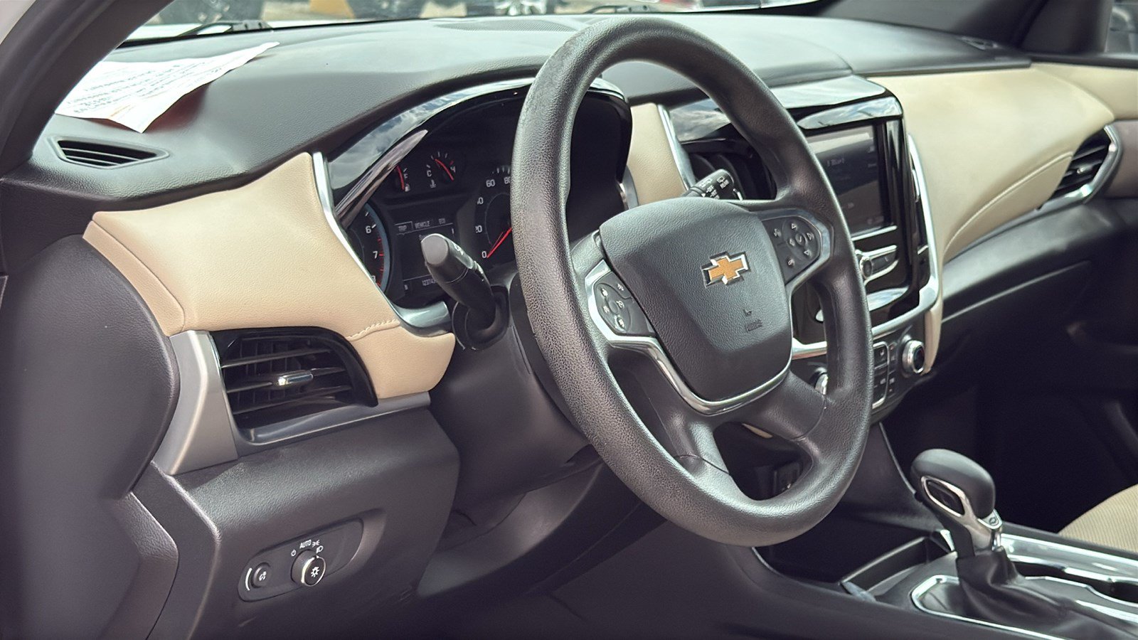 Used 2022 Chevrolet Traverse LS FWD image 10