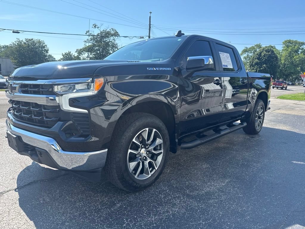 Used 2023 Chevrolet Silverado 1500 LT w/ Leather Package AWD/4WD image 3