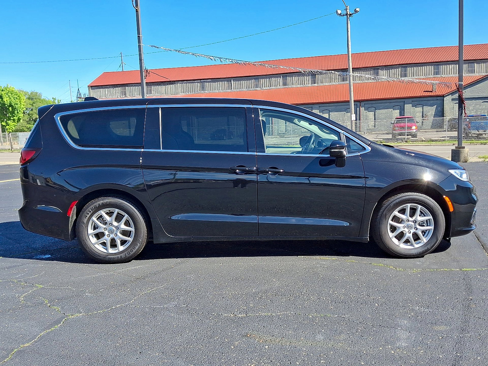 Used 2024 Chrysler Pacifica Touring-L FWD image 26