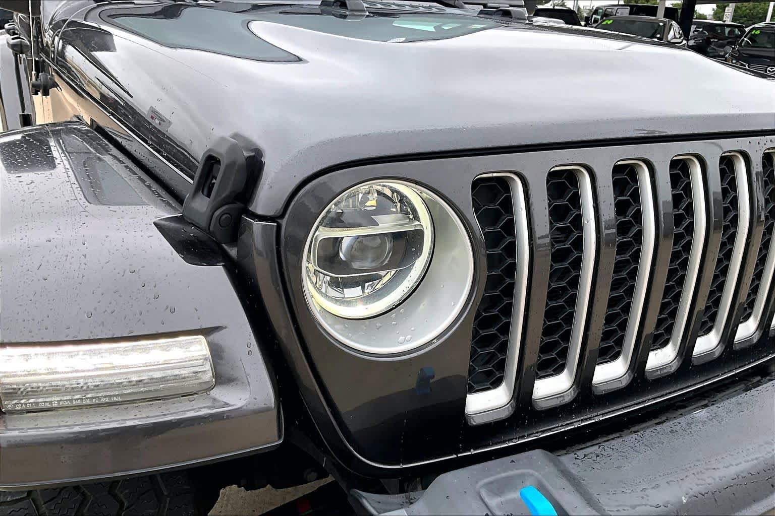 Used 2022 Jeep Wrangler Unlimited Sahara w/ Cold Weather Group AWD/4WD image 28