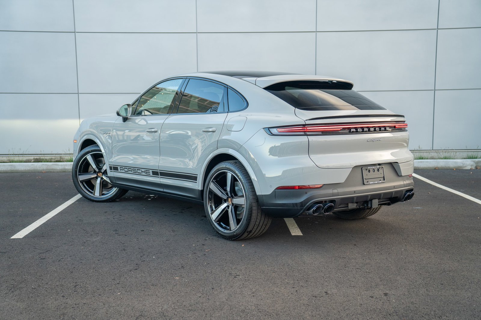 New 2026 Porsche Cayenne E-Hybrid Coupe AWD/4WD image 3
