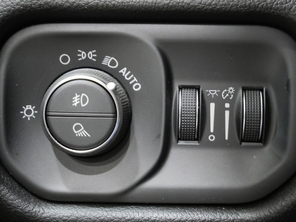 Used 2023 RAM 1500 Laramie AWD/4WD image 14