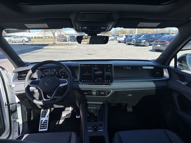 New 2026 Volkswagen Tiguan SE R-Line FWD image 21