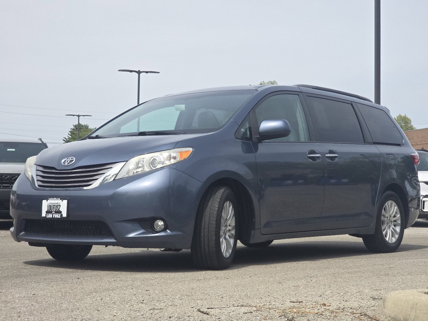 Used 2015 Toyota Sienna XLE Premium FWD image 11