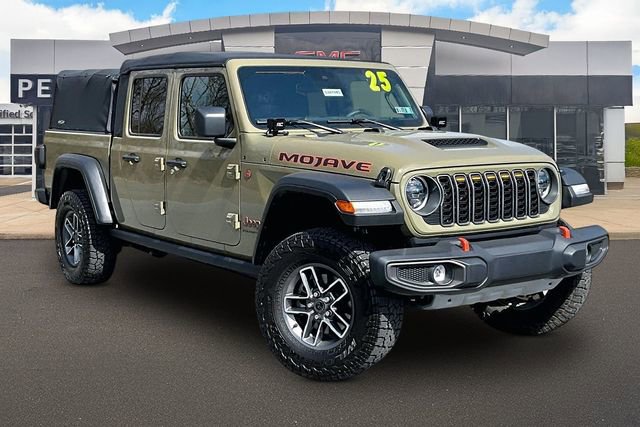 Used 2025 Jeep Gladiator Mojave w/ Convenience Group image 11
