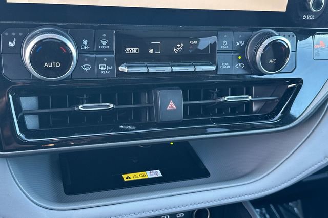 Certified 2023 Toyota Highlander XLE image 32