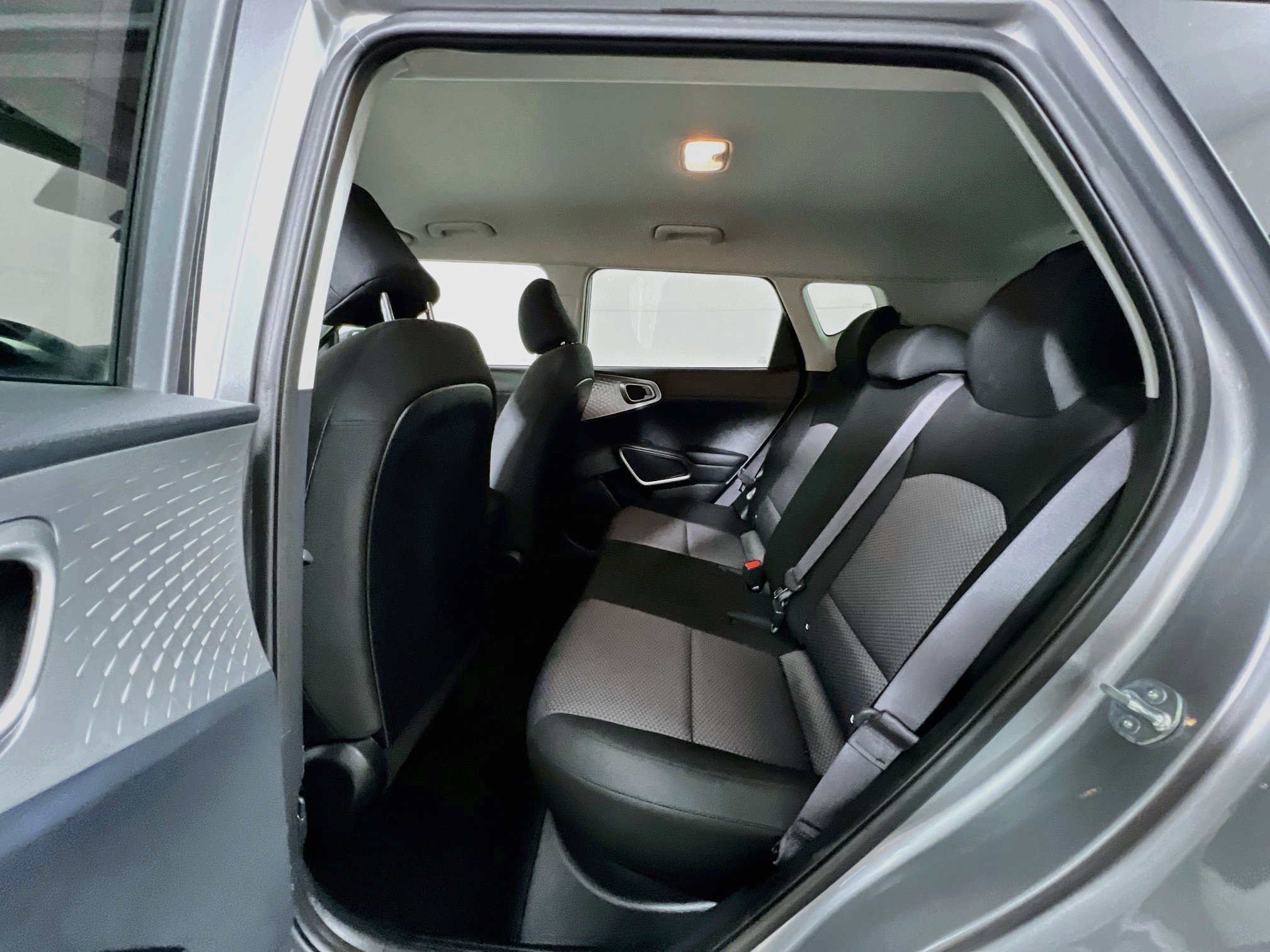 Used 2025 Kia Soul LX w/ LX Technology Package FWD image 29