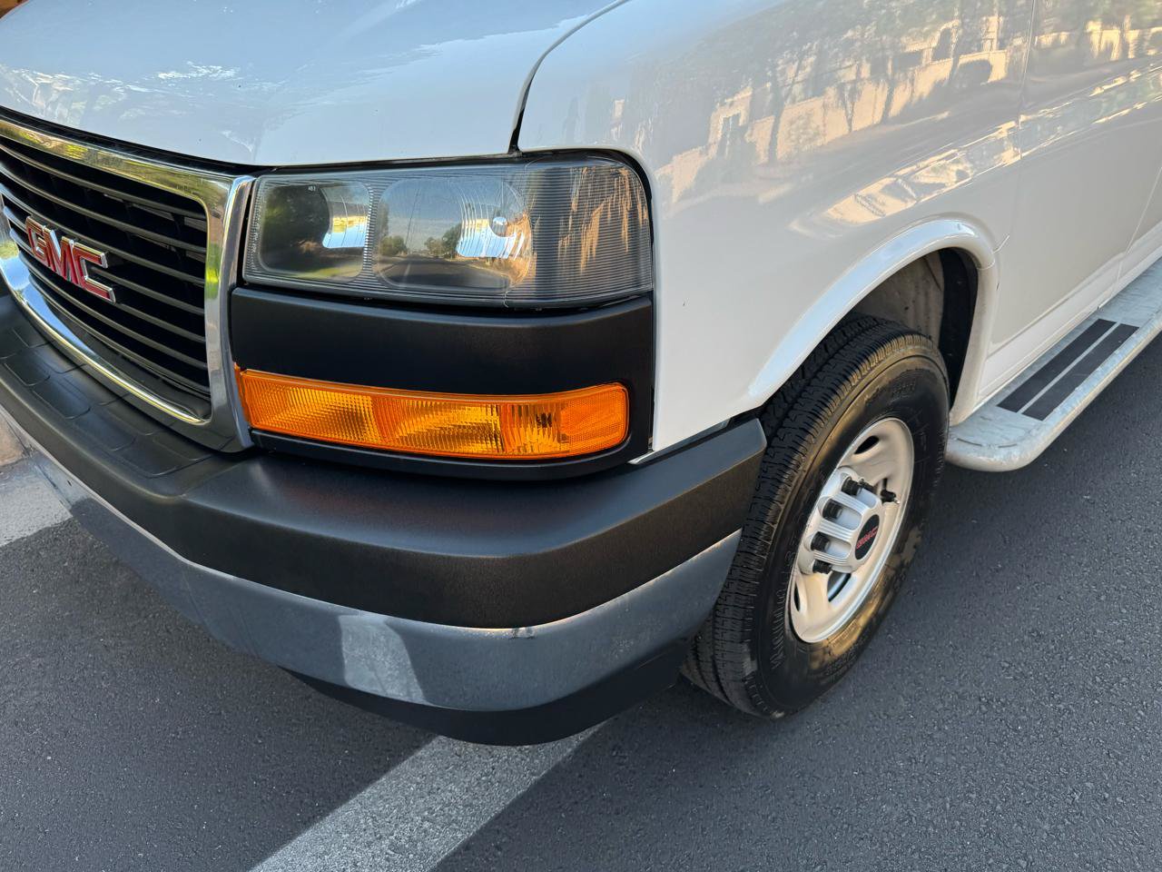Used 2025 GMC Savana 2500 w/ Driver Convenience Package RWD image 32