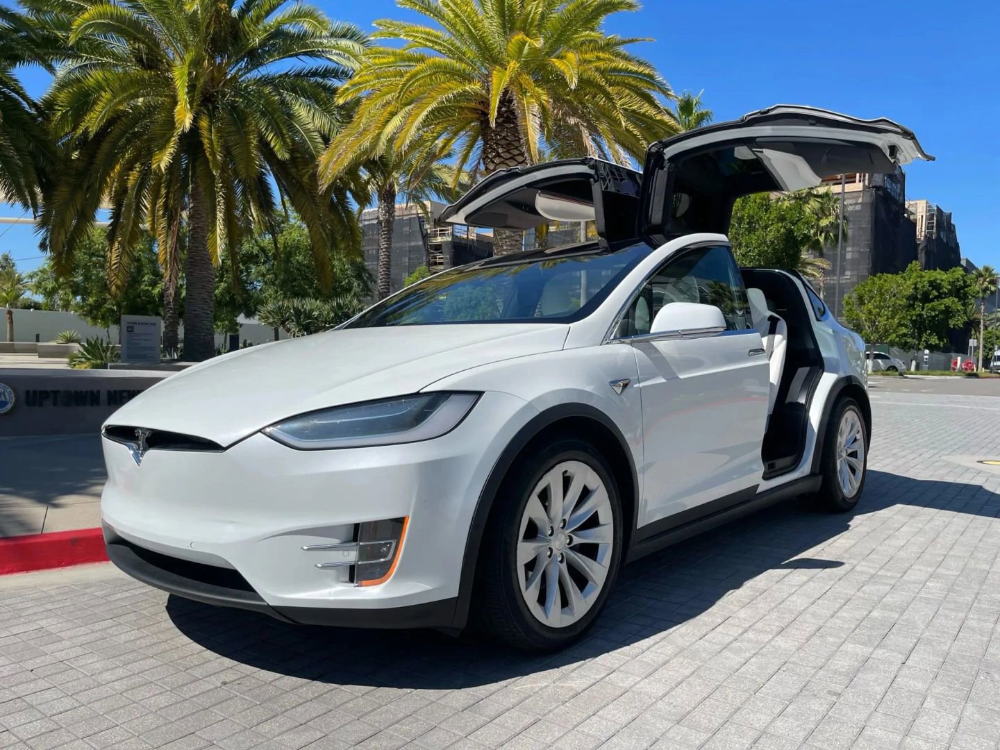 Used 2018 Tesla Model X 75D image 2