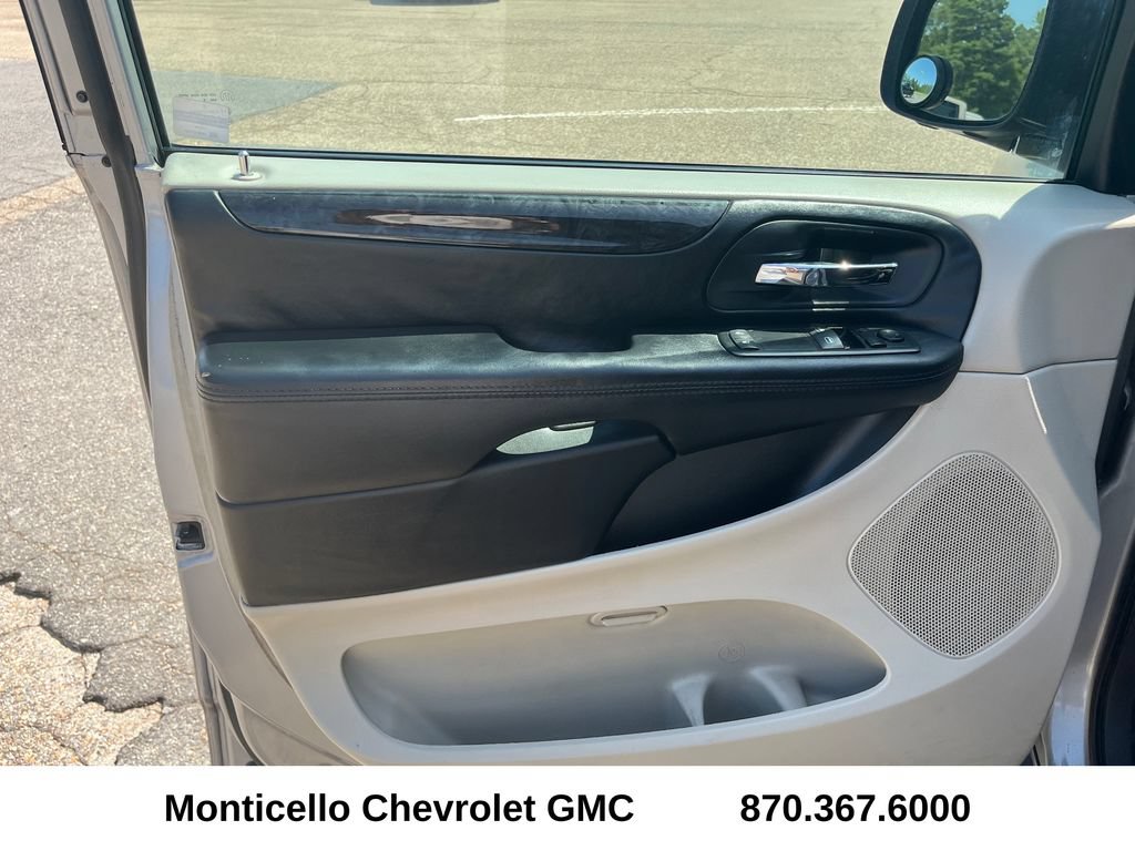 Used 2017 Dodge Grand Caravan SE w/ UConnect Hands-Free Group FWD image 9