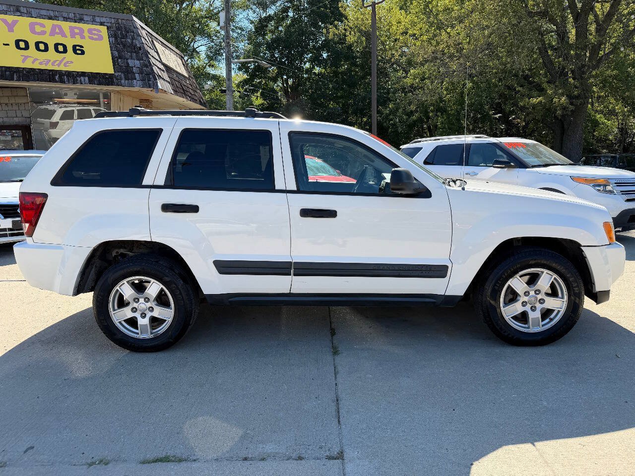 Used 2005 Jeep Grand Cherokee Laredo w/ Cargo Convenience Group AWD/4WD image 8