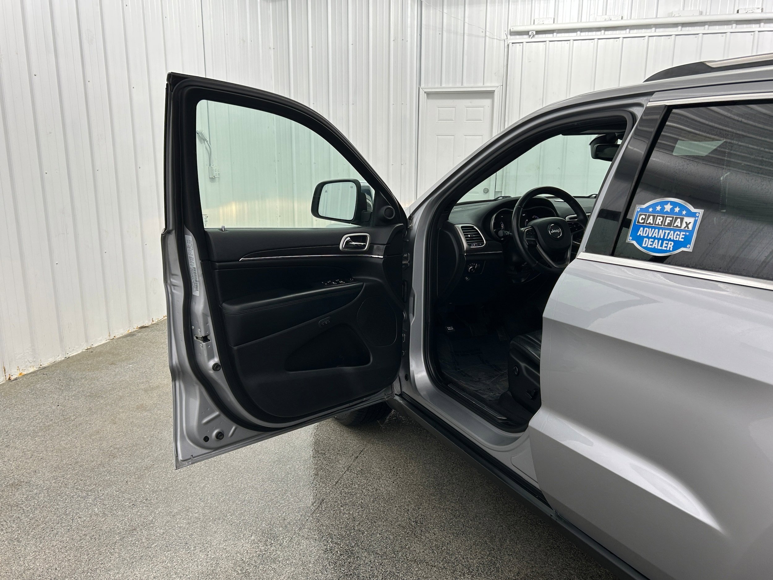 Used 2018 Jeep Grand Cherokee Limited AWD/4WD image 24