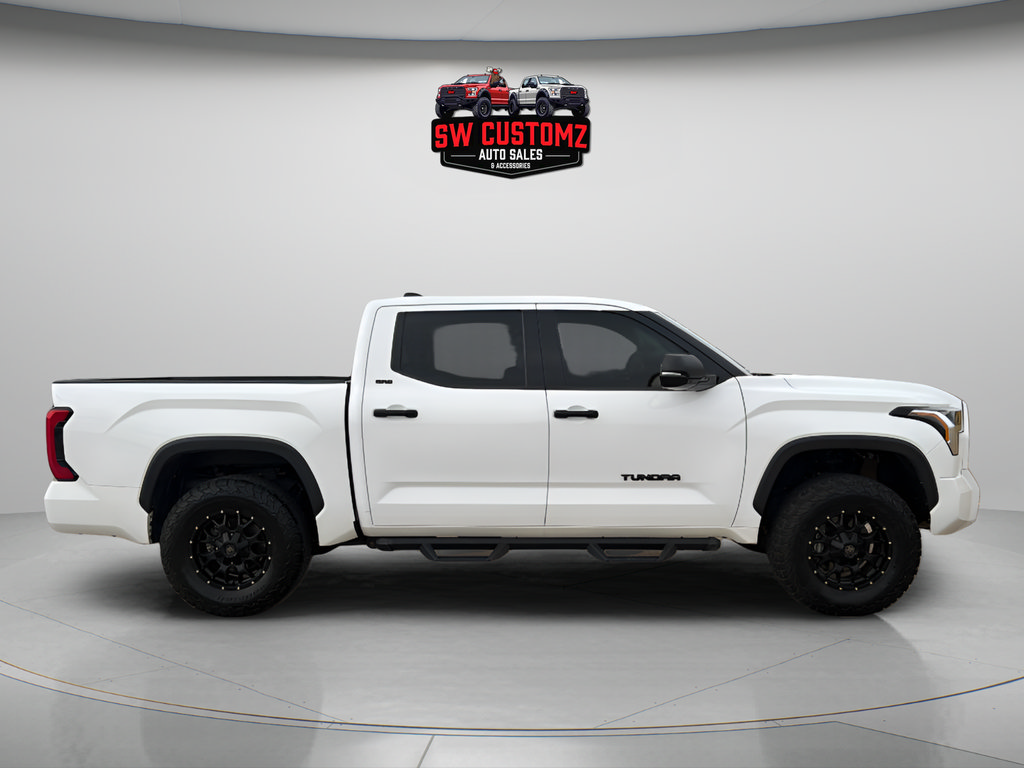 Used 2022 Toyota Tundra SR5 w/ SR5 Convenience Package AWD/4WD image 8