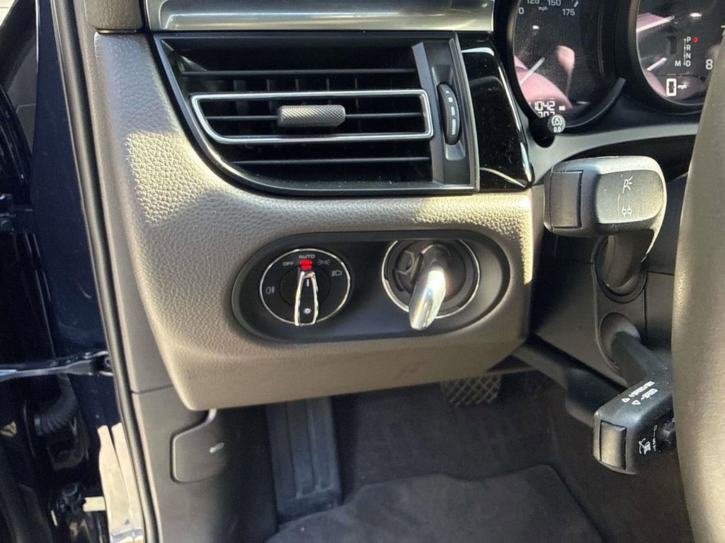 Certified 2023 Porsche Macan Turbo image 24