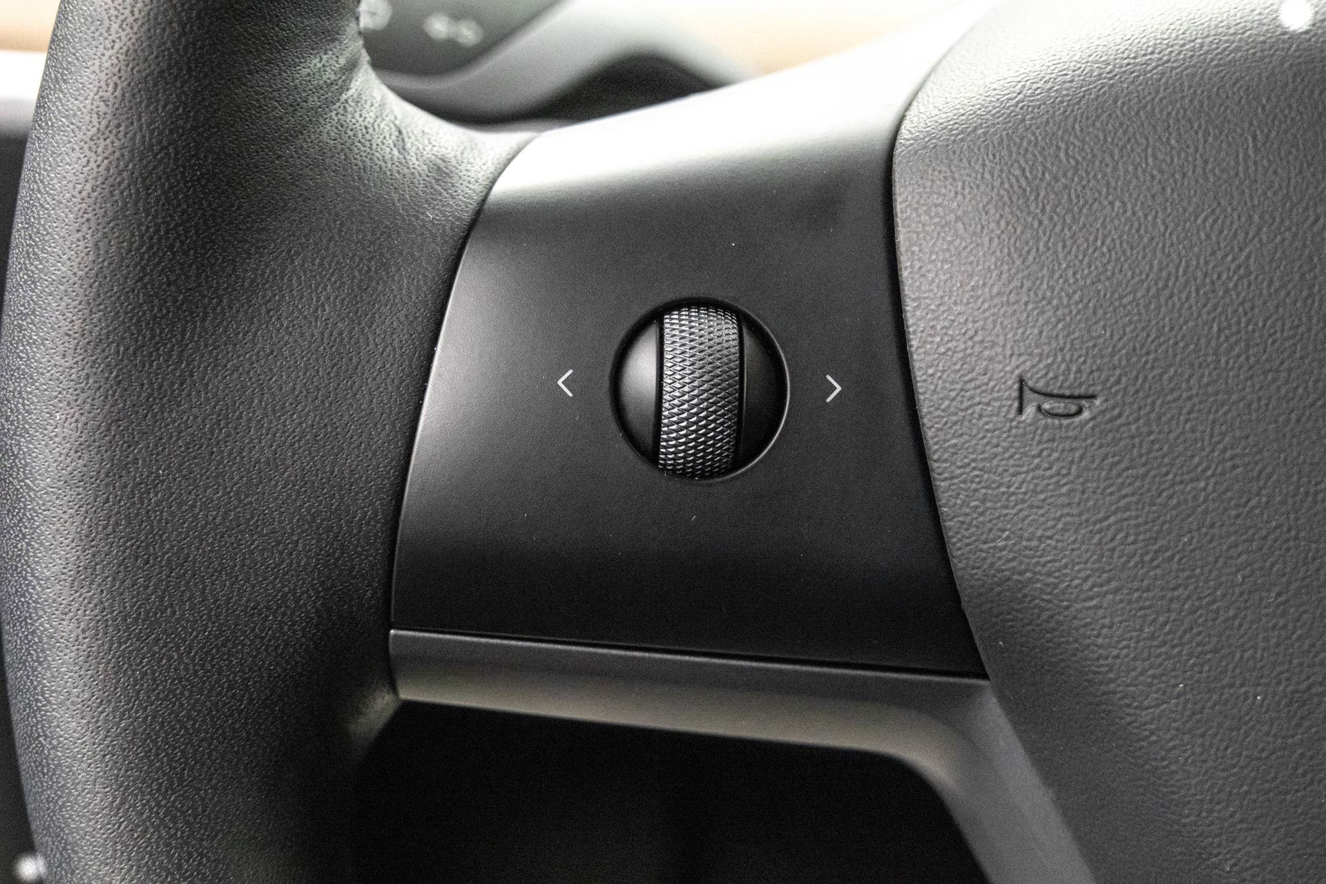 Used 2022 Tesla Model Y Long Range image 18