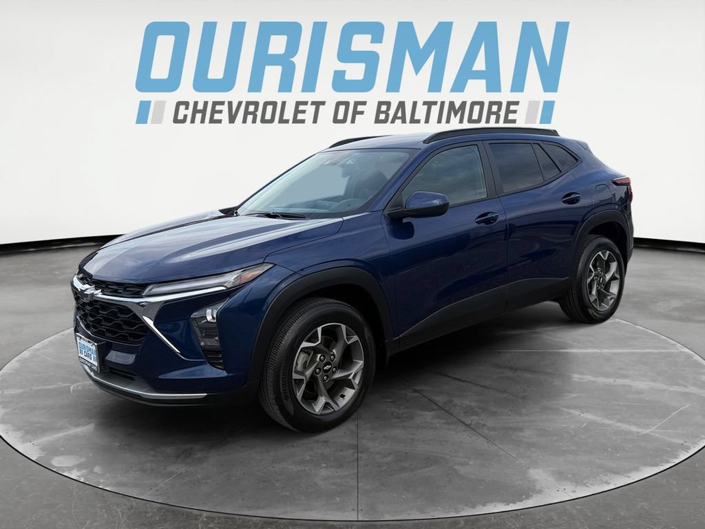 Used 2024 Chevrolet Trax LT w/ Driver Confidence Package FWD image 2