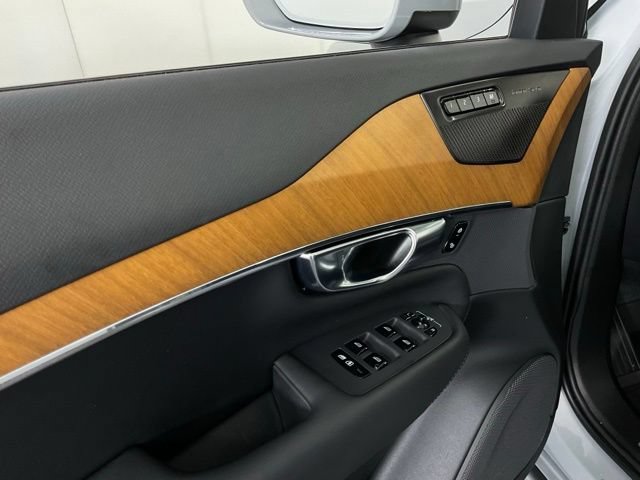 Certified 2025 Volvo XC90 B6 Plus w/ Protection Package Premier AWD/4WD image 28