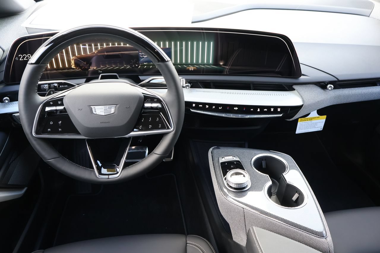 New 2027 Cadillac Optiq Sport w/ LPO, ONYX Package AWD/4WD image 16