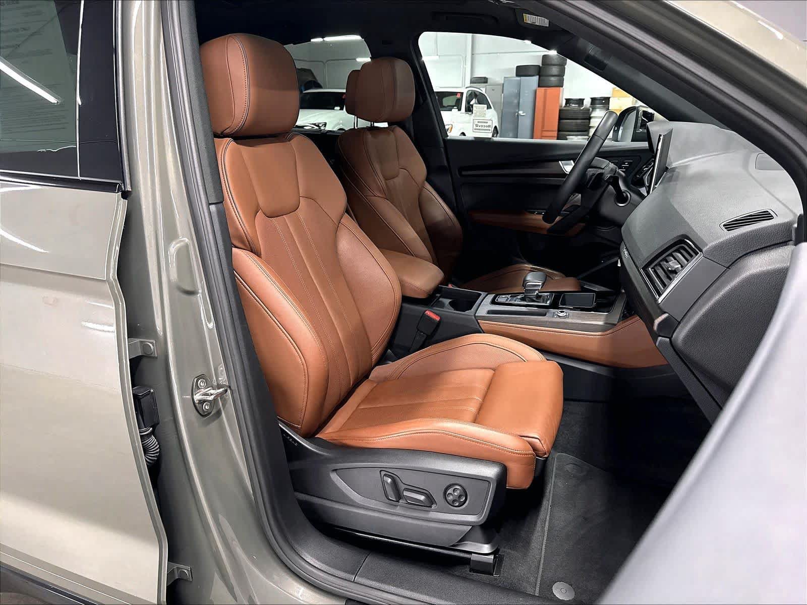 Used 2023 Audi Q5 2.0T Premium Plus w/ Premium Plus Package AWD/4WD image 10