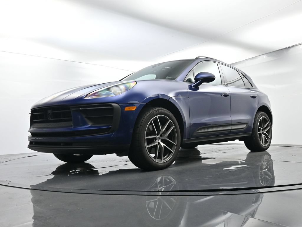 Certified 2024 Porsche Macan AWD/4WD image 44